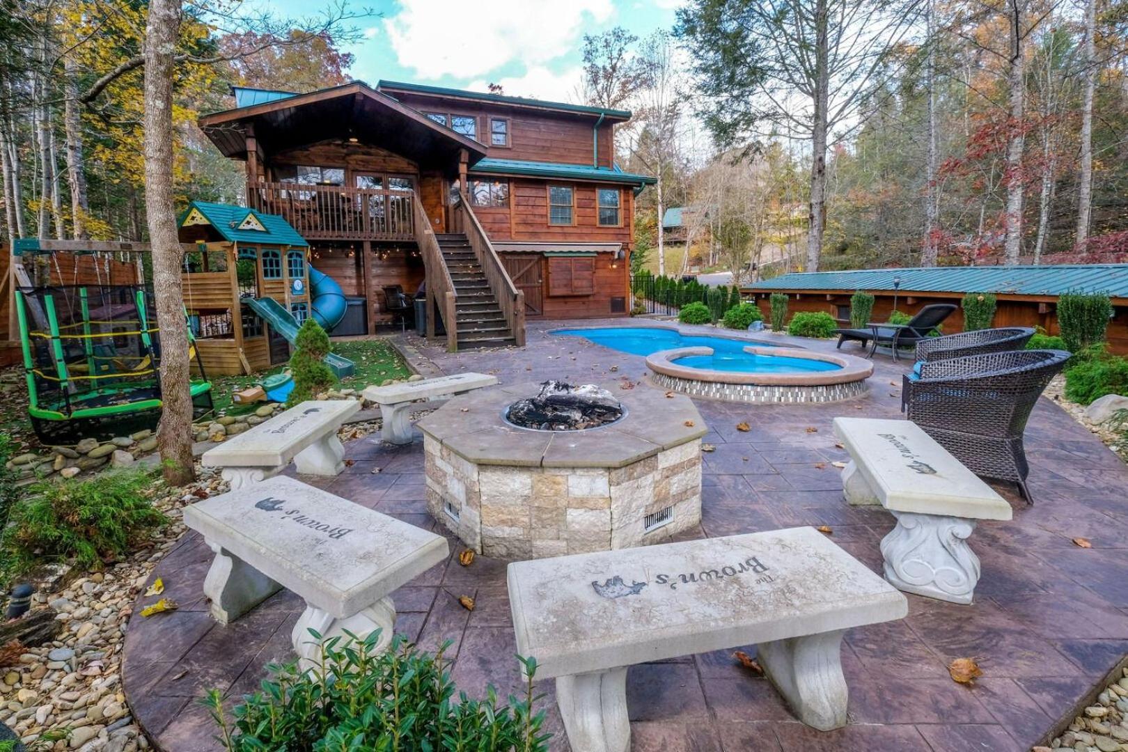 Pitter Patter Swimming Pool Ht Near D'Town Villa Гетлинбург Екстериор снимка